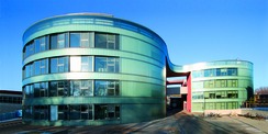 Das Biomedizinische Forschungszentrum in Rostock ist teilweise über den Zuwendungsbau entstanden (Gebäudeteil links). © 2006 Betrieb für Bau und Liegenschaften Mecklenburg-Vorpommern