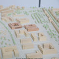 Modell vom Campus Südstadt mit Blick von West nach Ost: die Stellplätze sind nördlich (Anm. der Red.: am linken Bildrand) entstanden. © 2009 Betrieb für Bau und Liegenschaften Mecklenburg-Vorpommern