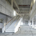 Die Treppe führt vom Foyer ins Obergeschoss zu Clubräumen, Sauna und dem Mannschaftsheim. © 2016 Betrieb für Bau und Liegenschaften Mecklenburg-Vorpommern