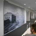 großformatige Bilder historischer Greifswalder Universitätsbauten zieren die Wände in den Lesebereichen der Bibliothek © 2016 Betrieb für Bau und Liegenschaften Mecklenburg-Vorpommern