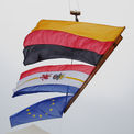 Drei Flaggen wehen im Wind - Bund  Land und Europa.  © 2016 Betrieb für Bau und Liegenschaften Mecklenburg-Vorpommern