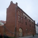Blick auf das Hafthaus entlang der Schulstraße - vor der Sanierung © 2017 Betrieb für Bau und Liegenschaften Mecklenburg-Vorpommern