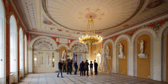 Im Gelben Saal: Die Orangerie verbirgt noch so manches Geheimnis. Einige werden erst während der Restaurierungsarbeiten gelüftet werden können. © 2017 Betrieb für Bau und Liegenschaften Mecklenburg-Vorpommern