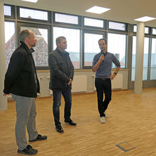 v.l.n.r.: Der Architekt Herr Andreas Baier Dezernent SM 2 Herr Ralf Niendorf und Herr Prof. Dr. Oliver Krämer von der HMT während der Technischen Übergabe. © 2019 Betrieb für Bau und Liegenschaften Mecklenburg-Vorpommern v.l.n.r.: Der Architekt Herr Andreas Baier Dezernent SM 2 Herr Ralf Niendorf und Herr Prof. Dr. Oliver Krämer von der HMT während der Technischen Übergabe. © 2019 Betrieb für Bau und Liegenschaften Mecklenburg-Vorpommern