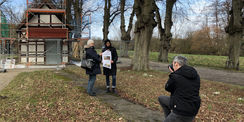 Auf der Kegelbahn - Claudia Henning (links) und Jeannette Venohr (rechts) vom BBL M-V beim Pressetermin am 8. März 2019 mit Malte Behnk von der Ostsee-Zeitung. © 2019 Betrieb für Bau und Liegenschaften Mecklenburg-Vorpommern
