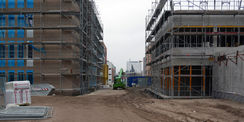 Ab durch die Mitte. Das E-Technikum (rechts) entsteht in unmittelbarer Nähe zum Neubau für das Institut für Chemie (links). © 2020 Staatliches Bau- und Liegenschaftsamt Rostock