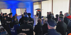 Thomas Dabel vom Polizeipräsidium Rostock richtet das Grußwort des Polizeipräsidenten Peter Mainka aus. © 2020 Christian Hoffmann  Finanzministerium Mecklenburg-Vorpommern