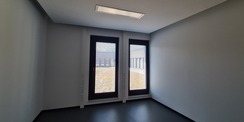 Bürozimmer mit Blick auf die Dachterrasse © 2020 Staatliches Bau- und Liegenschaftsamt Neubrandenburg