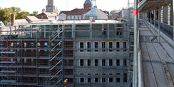 Neubau Gerichtsgebäude mit dem vorhandenen  Grundbuchamt. © 2020 SBL Neubrandenburg