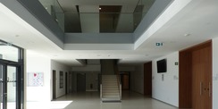 Erdgeschoss mit lichtdurchflutetem Eingangs-Foyer © 2020 Staatliches Bau- und Liegenschaftsamt Greifswald