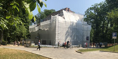 Seit März 2019 laufen die Arbeiten am Torhaus. Der Auftakt zur Schlossinsel wird bis 2020 restauriert. © 2019 Betrieb für Bau und Liegenschaften Mecklenburg-Vorpommern