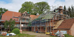 Die Rückseite des Forsthauses während der Bauphase. © 2019 Betrieb für Bau und Liegenschaften Mecklenburg-Vorpommern