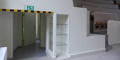 Das Hörsaalgestühl kann komplett unterlaufen werden  hier befinden sich u.a. WC-Räume © 2018 Betrieb für Bau und Liegenschaften Mecklenburg-Vorpommern