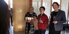Sind im Bilde! v. l.: Kerstin Arndt, Sabine Möller und Kathleen Kobel werden von Ulrike Schimmel-Laue - alle zum Organisations-Team gehörend - gut in Szene gesetzt. © 2019 Betrieb für Bau und Liegenschaften Mecklenburg-Vorpommern