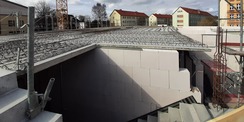 April 2021 - die Erdgeschossdecke wird montiert © 2021 SBL Greifswald