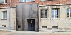 Hier befindet sich der neu errichtete barrierefreie Eingang für die Besucher des Dokumentationszentrums. © 2021 SBL Neubrandenburg