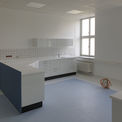 Blick in einen zahnmedizinischen Behandlungsraum des Sanitätsversorgungszentrums im Gebäude 2 – dort wo das Kabel liegt  wird demnächst ein Zahnarztstuhl montiert werden © 2021 SBL Neubrandenburg