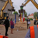 Grußworte der Minister und des Bauamtsleiters auf der Baustelle © 2021 SBL Schwerin