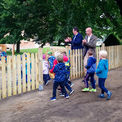 Die Kinder erobern den Spielplatz. © SBL Schwerin