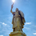 Die Megalopolis bei strahlendem Himmel. © 2021 SBL Schwerin