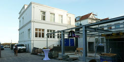 Innenhofgebäude und IOW Villa mit prominenter Lage an der Warnemünder zur Düne © 2022 SBL Rostock