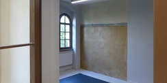 Ein im Flur des 3. Obergeschosses freigelegter Wandbefund von 1931 wird als bauhistorisches Zeugnis dauerhaft sichtbar bleiben © 2022 SBL Greifswald