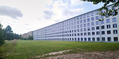 Rückseite bzw. Seeseite des kammförmigen Gebäudes © 2022 SBL Schwerin