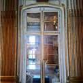 Blick durch ein inneres Fensterelement in den Goldenen Saal © 2022 SBL Schwerin