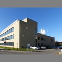 Blick von Osten auf das Forschungsgebäude mit FC III (links) und FC IIIa (rechts) © 2022 SBL Greifswald