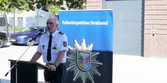 Grußworte des Polizeipräsidenten des Polizeipräsidiums Neubrandenburg Thomas Dabel © 2023 SBL Greifswald