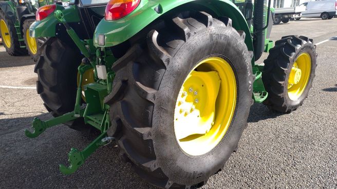 John Deere 5067E 6703369258396314 © GM Bilder