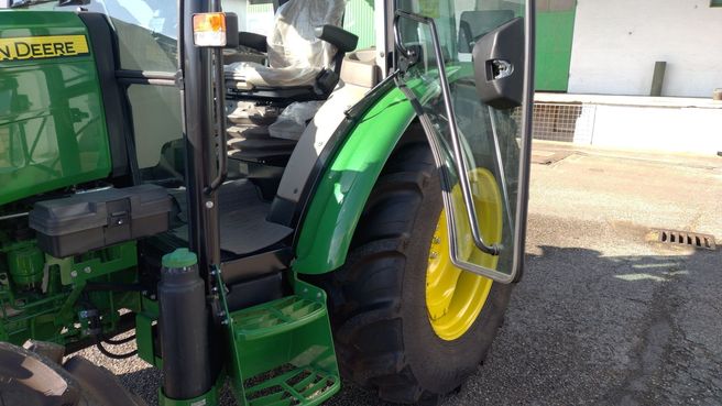 John Deere 5067E 670336925839634 © GM Bilder
