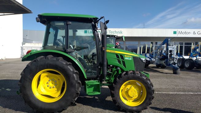 John Deere 5067E 670336925839636 © GM Bilder