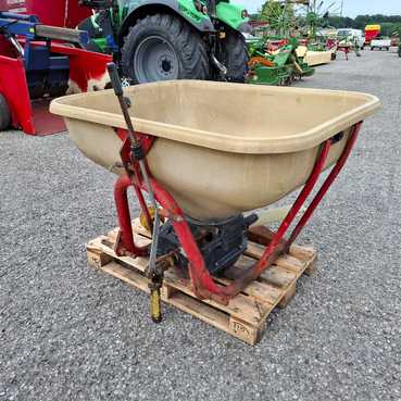Garbe Pedelstreuer / Düngestreuer 6813697244332850 © GM Bilder