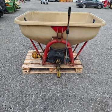 Garbe Pedelstreuer / Düngestreuer 6813697244332853 © GM Bilder