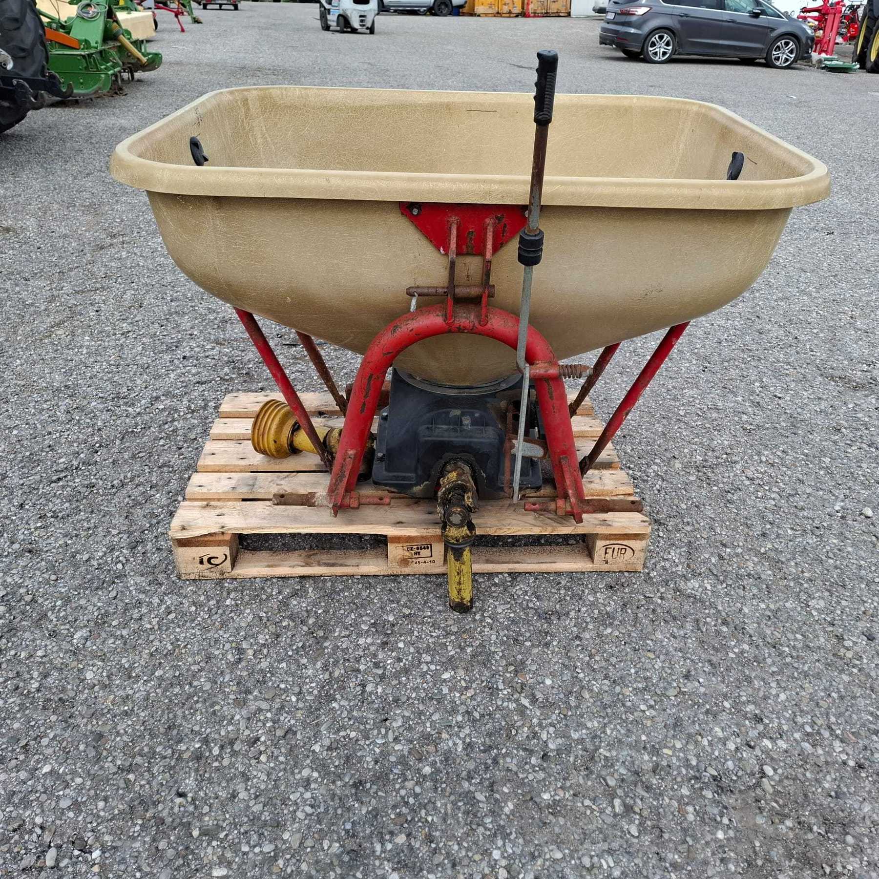 Garbe Pedelstreuer / Düngestreuer 6813697244332853 © GM Bilder