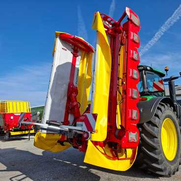PÃ¶ttinger Novacat V8.400/ Mähwerk 6850693905698257960 © GM Bilder