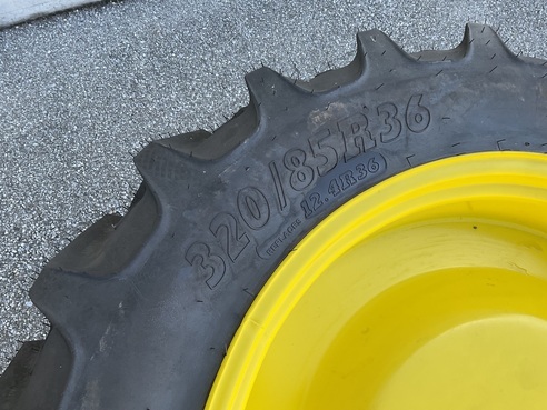 BKT 320/85R36 6928189413317895 © GM Bilder