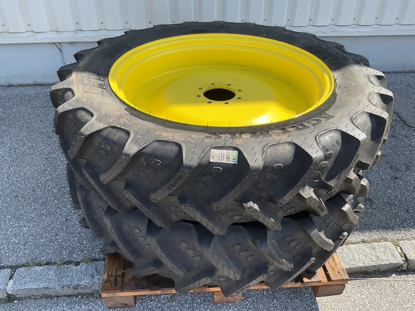 BKT 320/85R36 6928189413317897 © GM Bilder