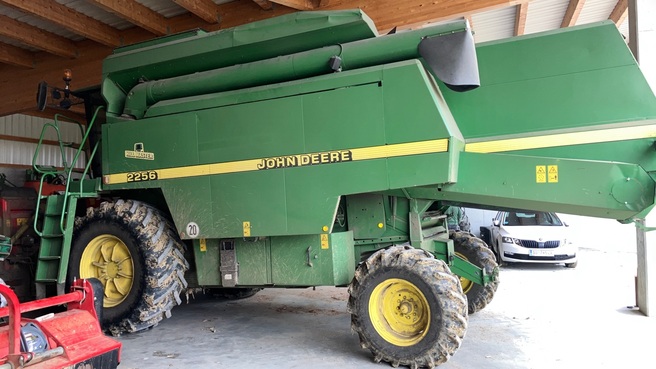 John Deere 2256 HillMaster 66478153910697175 © GM Bilder