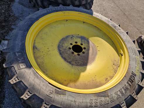Alliance 270/95R46 & 270/80R32 679700418200183030 © GM Bilder