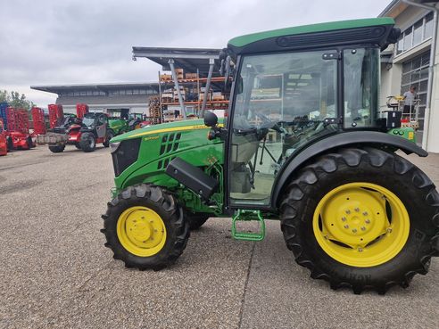 John Deere 5075 GF 681375325478745818 © GM Bilder