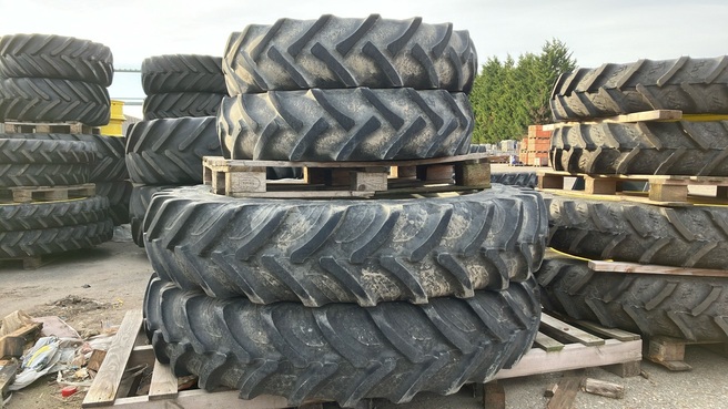 Vredestein 340/85 R48 & 11.2-25 683787692 © GM Bilder