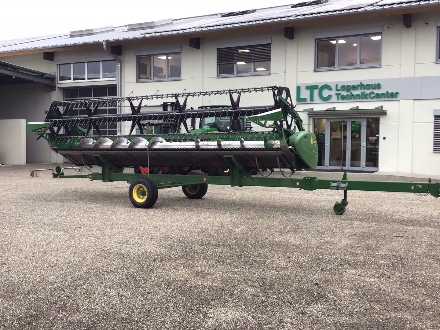 John Deere Schneidwerk 622R 683907567 © GM Bilder