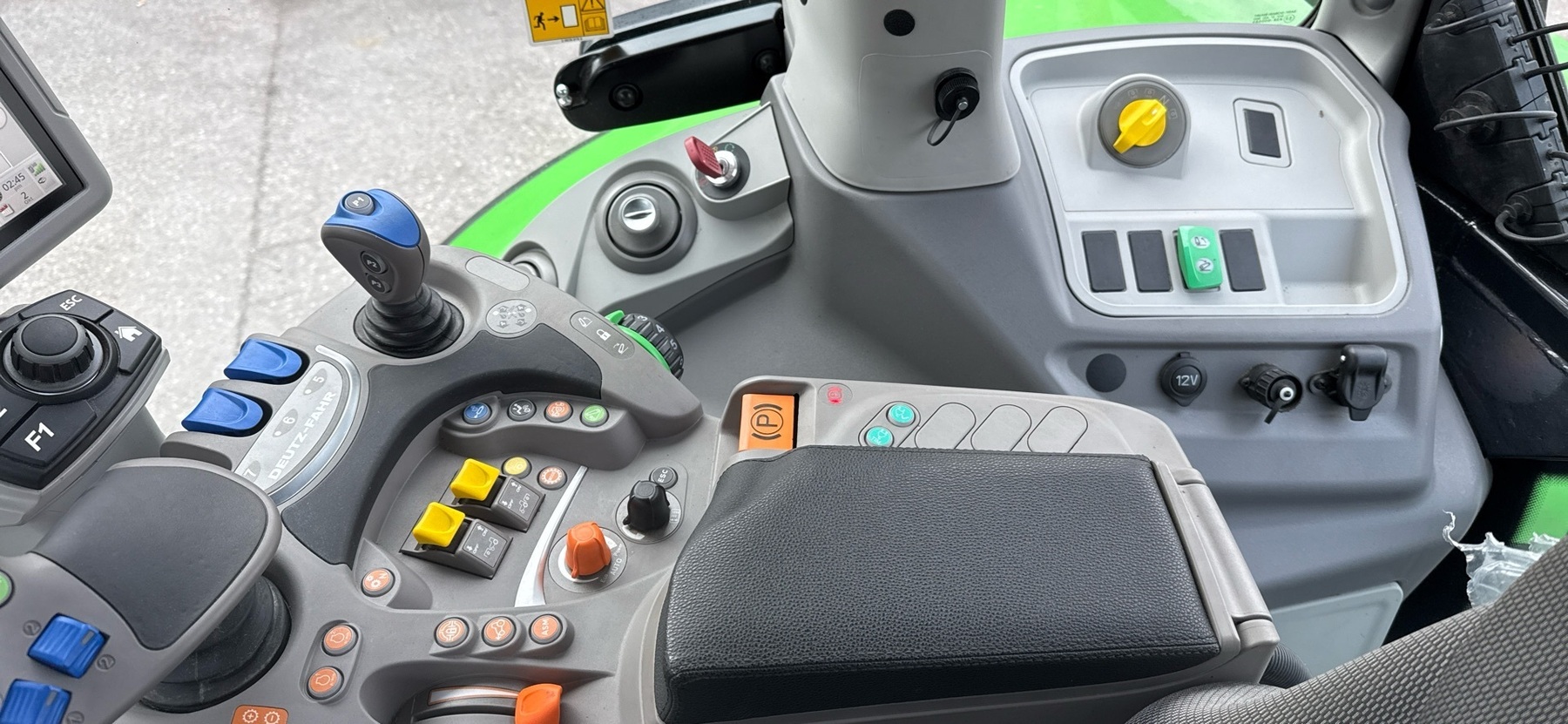 Deutz-Fahr 6130.4 TTV Agrotron 12334 © GM Bilder
