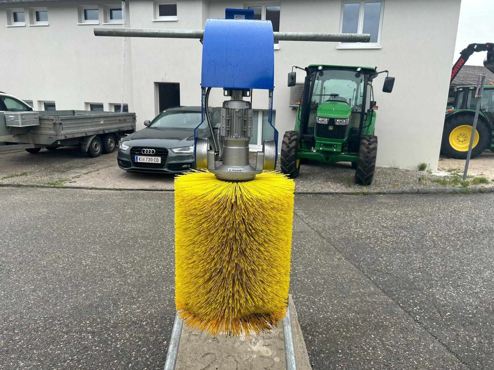 Diverse DeLaval Viehbürste/Kuhbürste 66147757356426225465 © GM Bilder