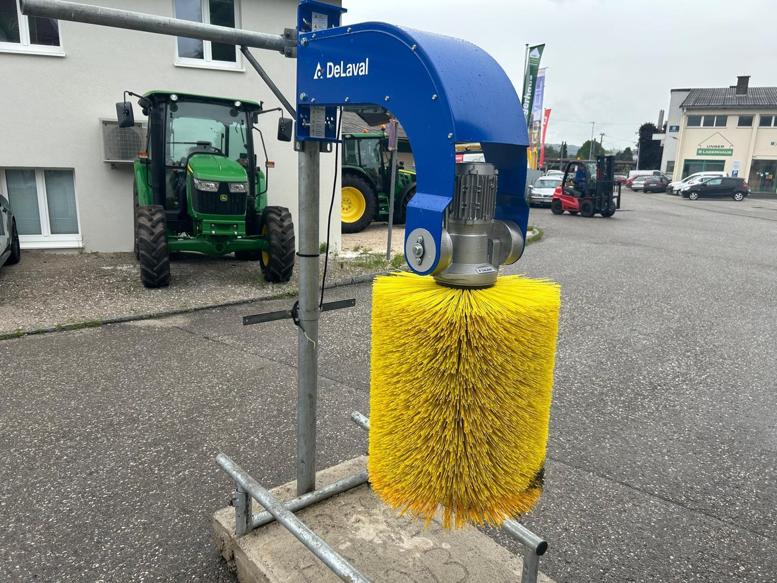 Diverse DeLaval Viehbürste/Kuhbürste 66147757356426225466 © GM Bilder