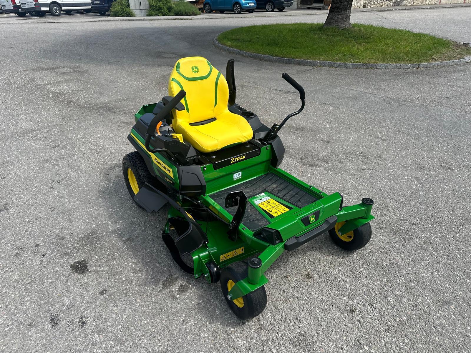 John Deere Z-Trac Z 320R 682233990826960874460 © GM Bilder