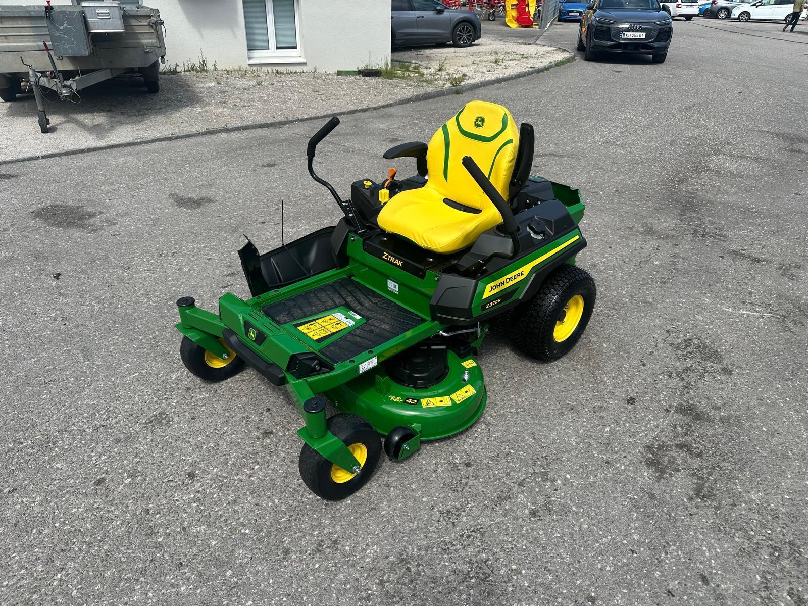 John Deere Z-Trac Z 320R 682233990826960874461 © GM Bilder