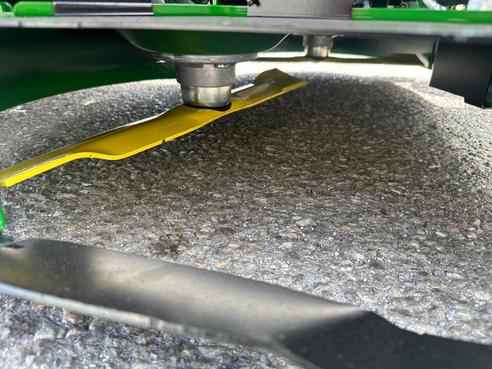John Deere Z-Trac Z 320R 6822339908269608744610 © GM Bilder